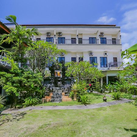 Oyo 4012 Ari Beach Inn Kuta Lombok Esterno foto
