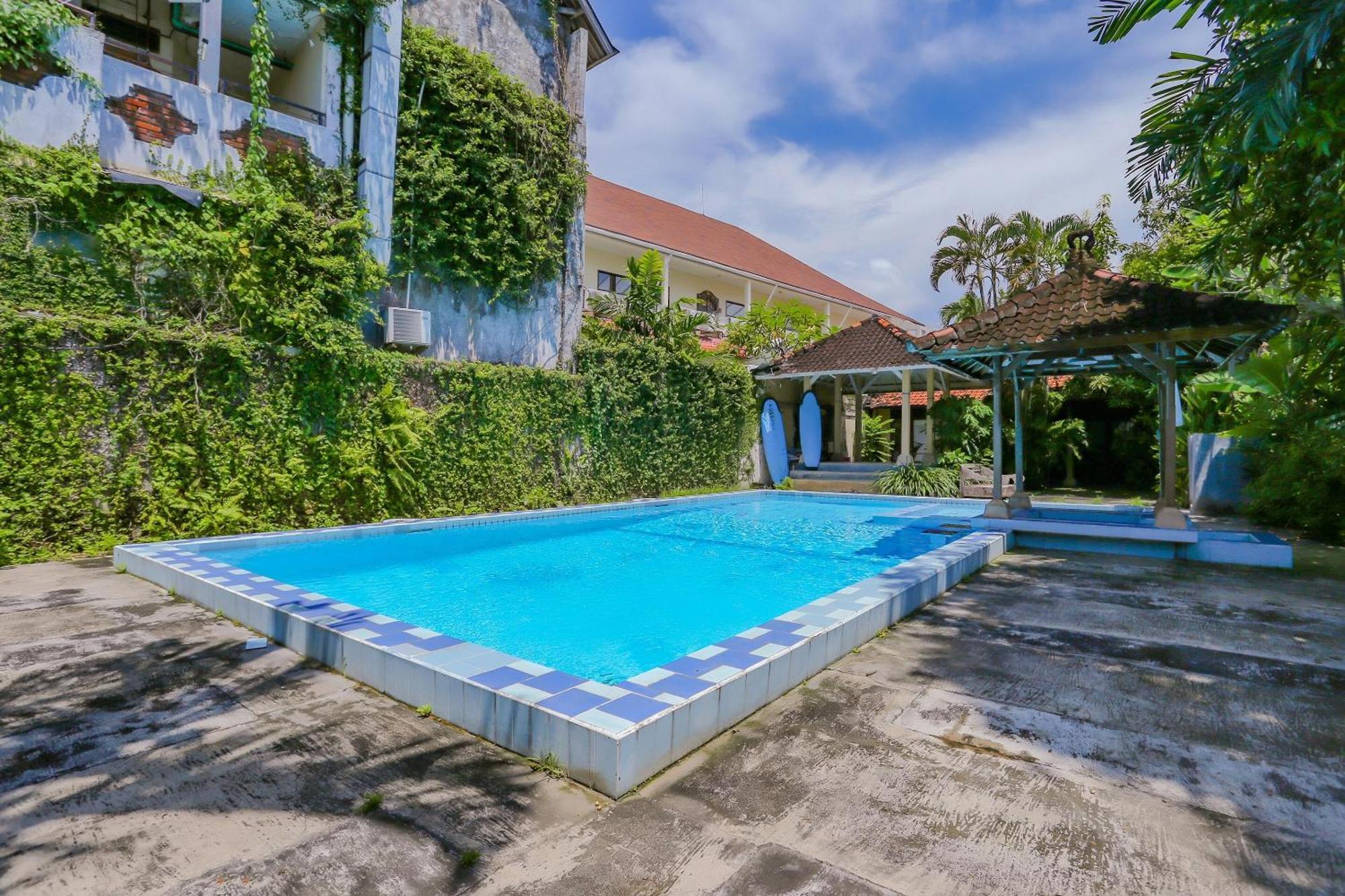 Oyo 4012 Ari Beach Inn Kuta Lombok Esterno foto