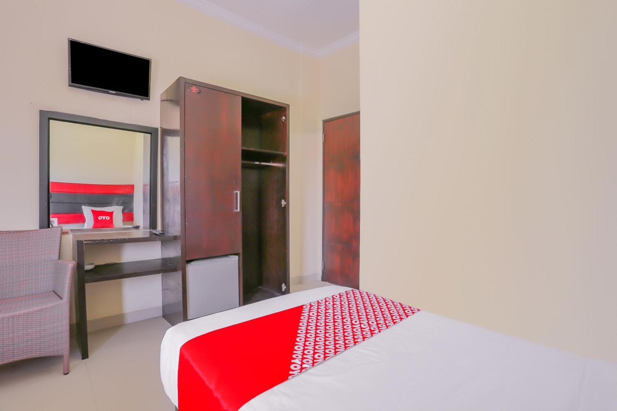 Oyo 4012 Ari Beach Inn Kuta Lombok Esterno foto