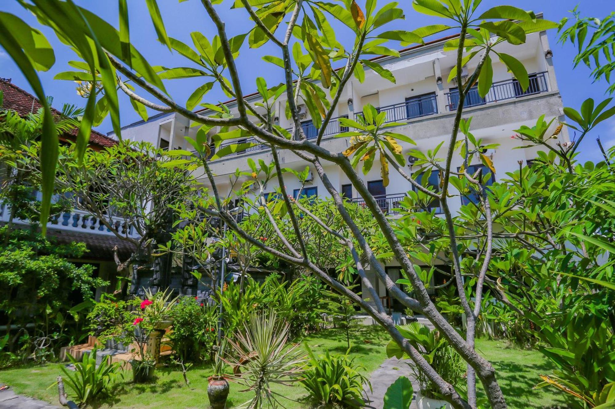 Oyo 4012 Ari Beach Inn Kuta Lombok Esterno foto