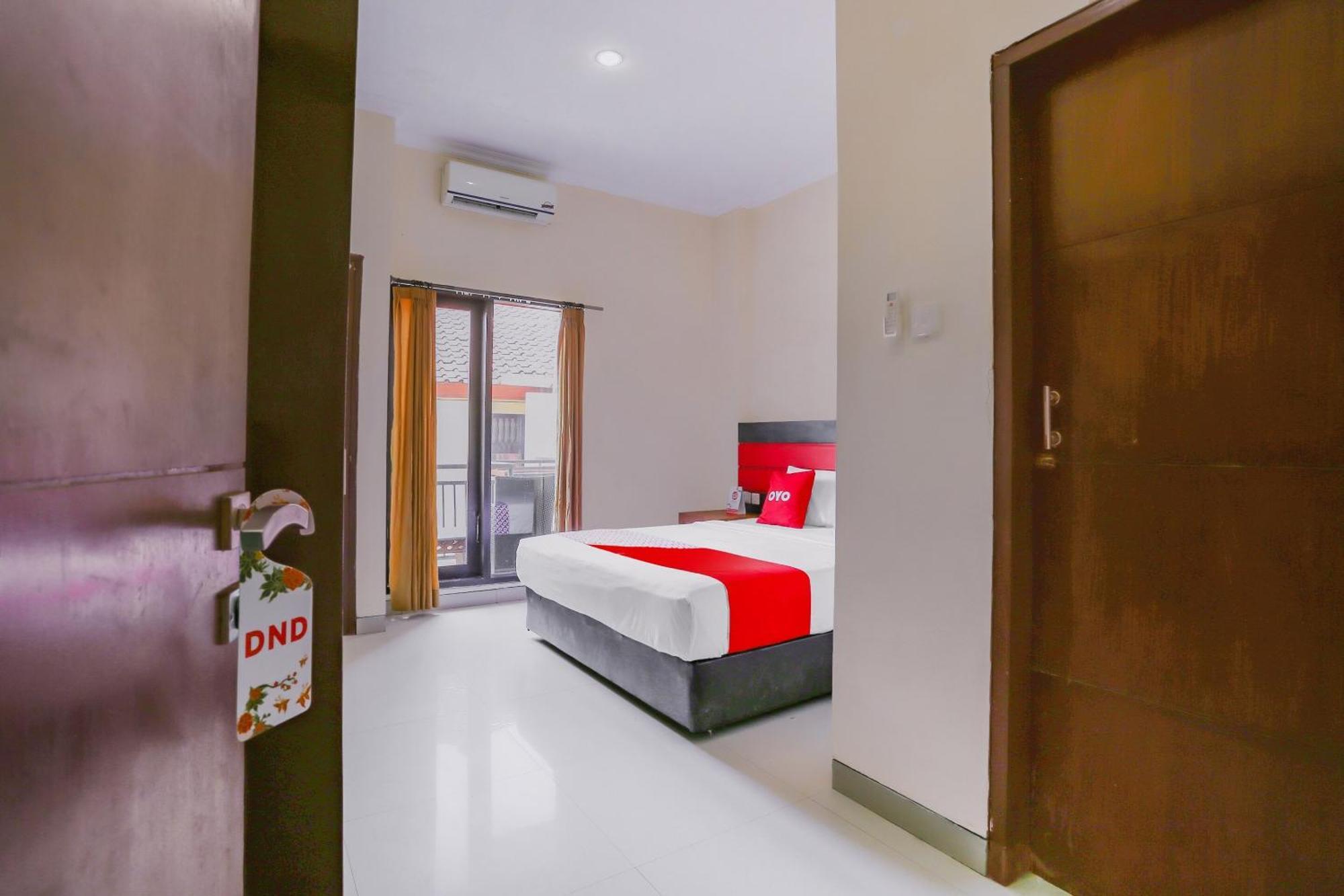 Oyo 4012 Ari Beach Inn Kuta Lombok Esterno foto
