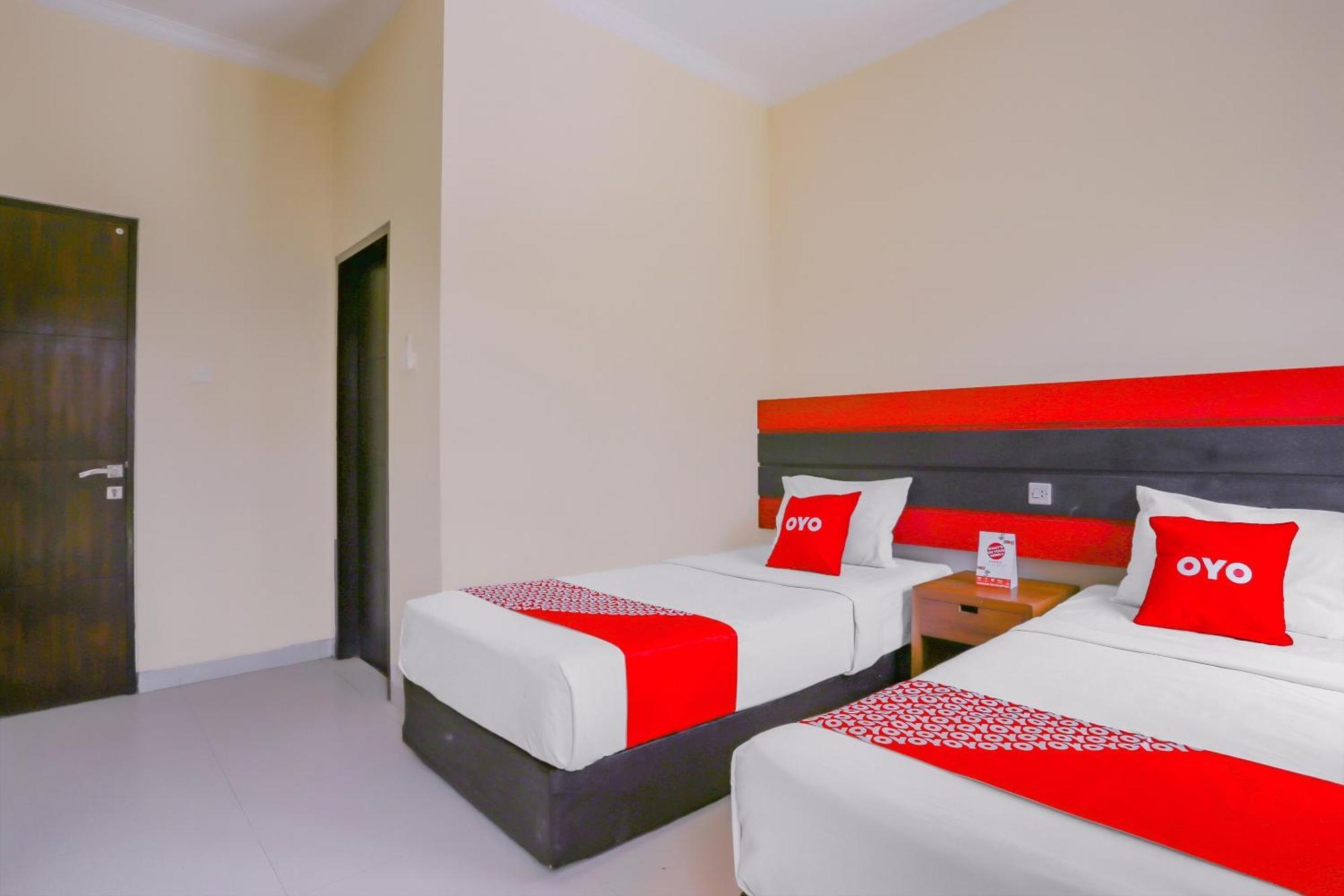 Oyo 4012 Ari Beach Inn Kuta Lombok Esterno foto
