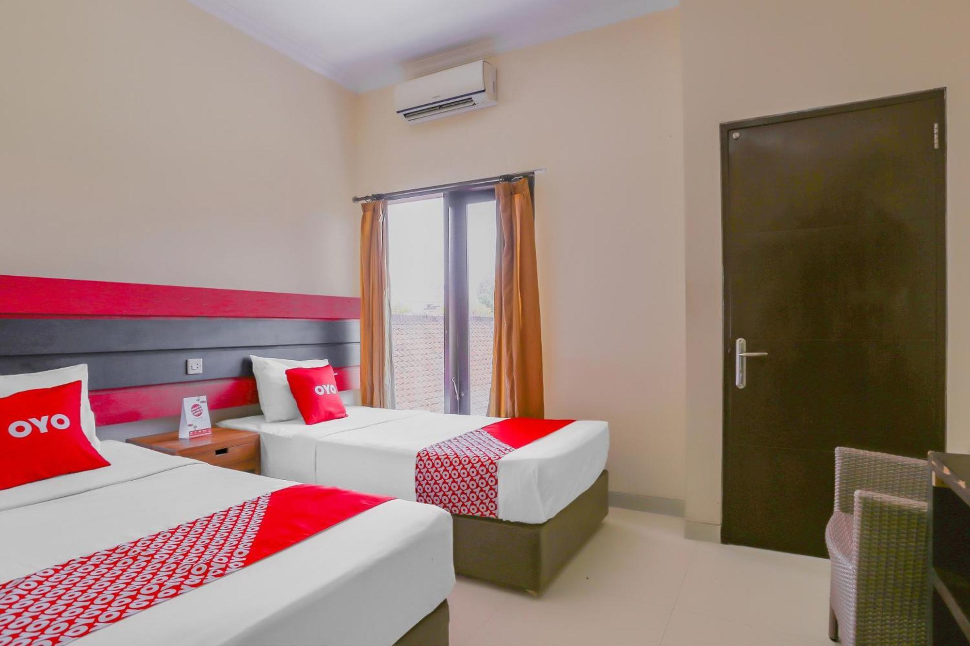 Oyo 4012 Ari Beach Inn Kuta Lombok Esterno foto