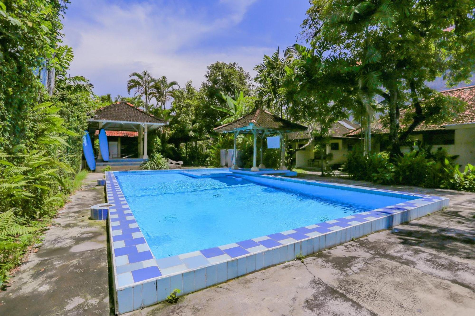 Oyo 4012 Ari Beach Inn Kuta Lombok Esterno foto
