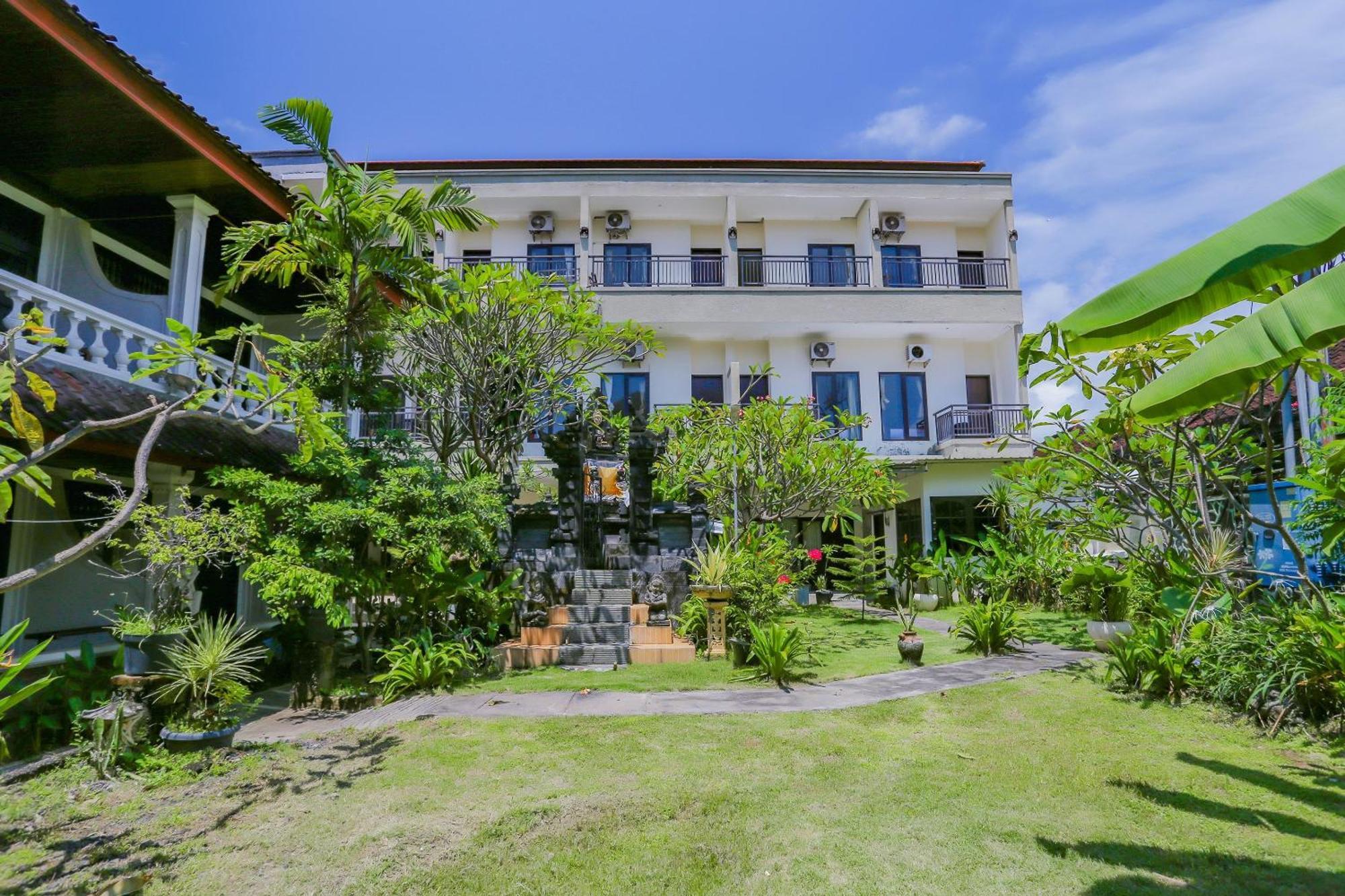 Oyo 4012 Ari Beach Inn Kuta Lombok Esterno foto